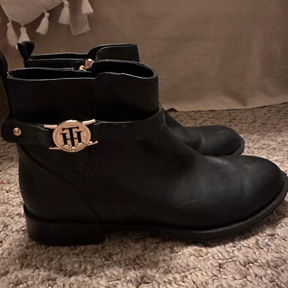 Tommy Hilfiger Logo Buckle Zip Up Bootie